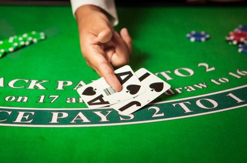 Phỏm tiến lên là gì Hướng dẫn cách chơi phỏm tiến lên dễ thắng dành cho người mới